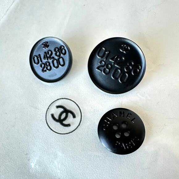 Authentic Chanel Black Buttons and Fabric Sample CC Logo Vintage Collectible - Picture 1 of 6